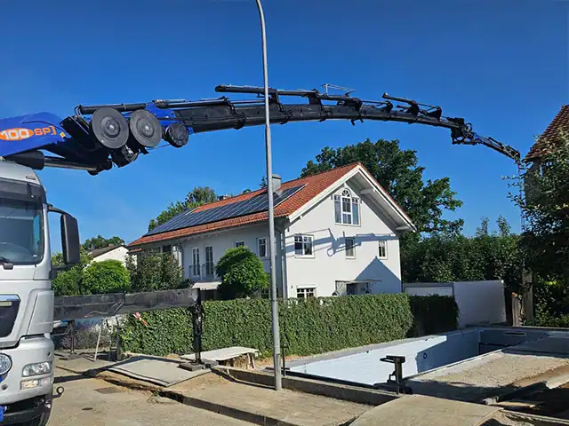 kranarbeiten-mobilkran-ueber-auffahrt